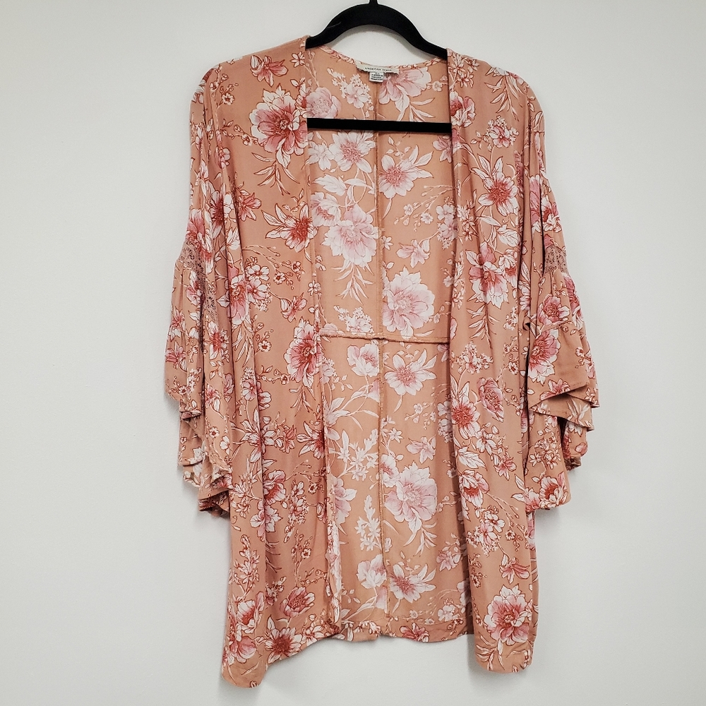 American Eagle Boho Kimono Topper S Light Pink Floral Flowy Sleeve cardigan